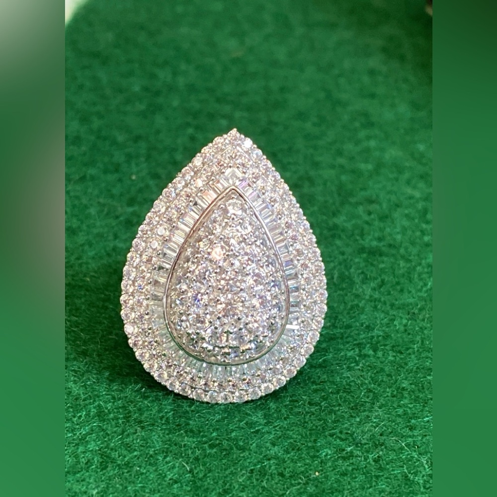 ROSS SIMONS 925 Sterling Silver 4.00 ct. t.w. Round & Baguette CZ Ring Size 9 - Picture 6 of 17